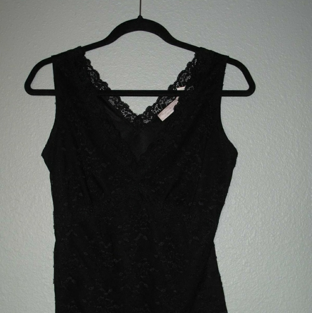 Stunning sleeveless dressy lace top!